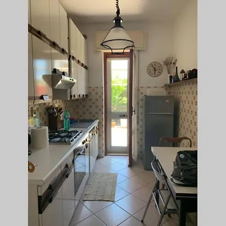 Intera Casa Con Giardino Vicino Al Mare