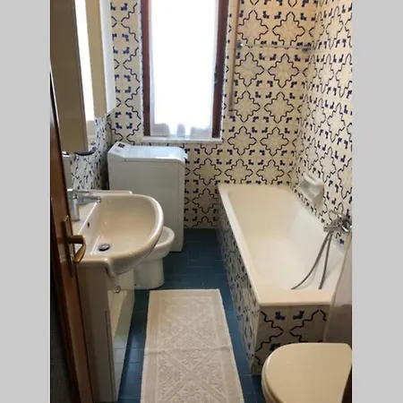 Intera Casa Con Giardino Vicino Al Mare *