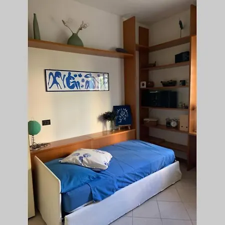 Intera Casa Con Giardino Vicino Al Mare