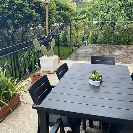 Intera Casa Con Giardino Vicino Al Mare
